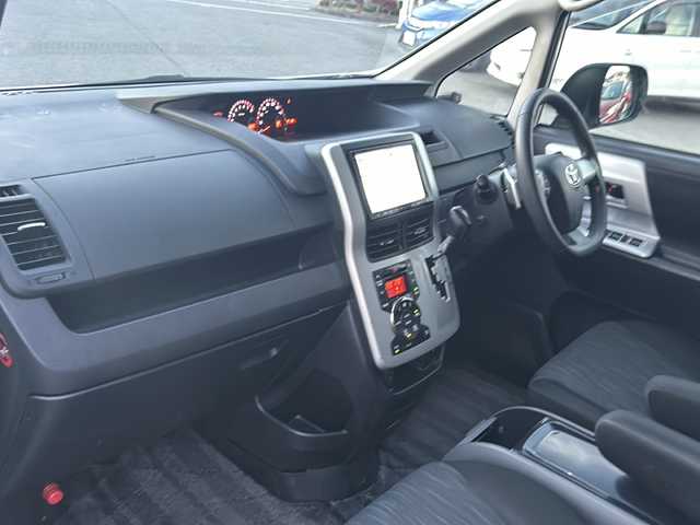 トヨタ ノア Si 山梨県 2012(平24)年 16.6万km ホワイトパールクリスタルシャイン 純正SDナビ/フルセグTV　BT/バックカメラ/両側パワースライドドア/4WD/ビルトインETC/前後コーナーセンサー/パドルシフト/オートライト/オールオートPW/ウインカーミラー