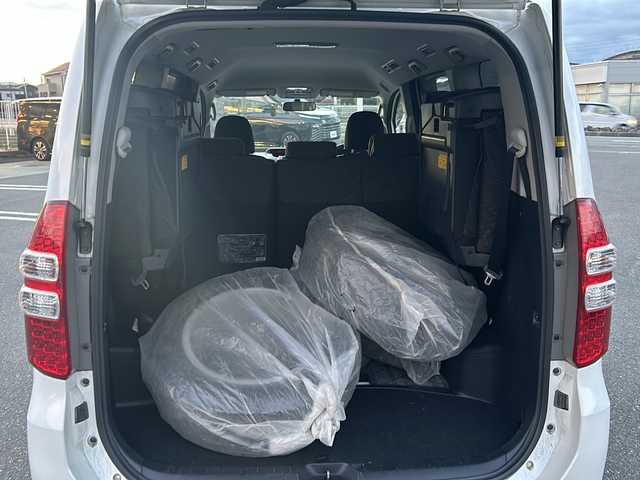 トヨタ ノア Si 山梨県 2012(平24)年 16.6万km ホワイトパールクリスタルシャイン 純正SDナビ/フルセグTV　BT/バックカメラ/両側パワースライドドア/4WD/ビルトインETC/前後コーナーセンサー/パドルシフト/オートライト/オールオートPW/ウインカーミラー