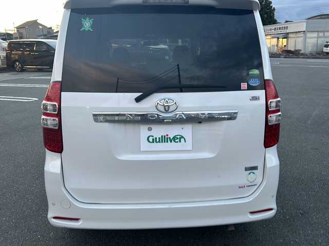 トヨタ ノア Si 山梨県 2012(平24)年 16.6万km ホワイトパールクリスタルシャイン 純正SDナビ/フルセグTV　BT/バックカメラ/両側パワースライドドア/4WD/ビルトインETC/前後コーナーセンサー/パドルシフト/オートライト/オールオートPW/ウインカーミラー