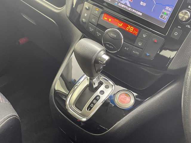 日産 セレナ ハイウェイS S HV Aセーフ 愛知県 2015(平27)年 9.8万km ダイヤモンドブラック 純正8インチナビMM514D-L/CD DVD BT SD フルセグＴＶ　FM AM　/純正フリップダウンモニター　/エマージェンシーブレーキ/アラウンドビューモニター　/ＥＴＣ　/両側パワースライドドア　/クルーズコントロール　/ＬＥＤオートヘッドライト　/レーンキープアシスト/コーナーセンサー　/電動格納ウインカーミラー/ロールサンシェード/シートバックテーブル/純正フロアマット/純正ドアバイザー/スマートキー/スペアキー