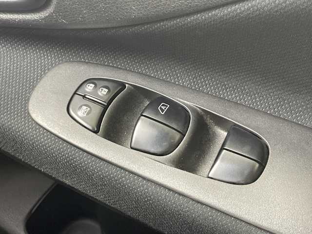 日産 セレナ ハイウェイS S HV Aセーフ 愛知県 2015(平27)年 9.8万km ダイヤモンドブラック 純正8インチナビMM514D-L/CD DVD BT SD フルセグＴＶ　FM AM　/純正フリップダウンモニター　/エマージェンシーブレーキ/アラウンドビューモニター　/ＥＴＣ　/両側パワースライドドア　/クルーズコントロール　/ＬＥＤオートヘッドライト　/レーンキープアシスト/コーナーセンサー　/電動格納ウインカーミラー/ロールサンシェード/シートバックテーブル/純正フロアマット/純正ドアバイザー/スマートキー/スペアキー