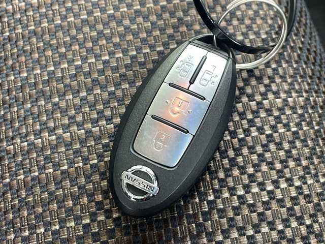 日産 セレナ ハイウェイS S HV Aセーフ 愛知県 2015(平27)年 9.8万km ダイヤモンドブラック 純正8インチナビMM514D-L/CD DVD BT SD フルセグＴＶ　FM AM　/純正フリップダウンモニター　/エマージェンシーブレーキ/アラウンドビューモニター　/ＥＴＣ　/両側パワースライドドア　/クルーズコントロール　/ＬＥＤオートヘッドライト　/レーンキープアシスト/コーナーセンサー　/電動格納ウインカーミラー/ロールサンシェード/シートバックテーブル/純正フロアマット/純正ドアバイザー/スマートキー/スペアキー