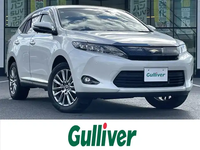 トヨタ ハリアー プレミアム 岡山県 2017(平29)年 9万km ホワイトパールクリスタルシャイン 登録時走行距離89922km/社外9インチフリップダウンモニター/４WD/ALPINE9インチナビ/フルセグTV(AM/FM/CD/DVD/Bluetooth)/バックカメラ/ドライブレコーダー/ビルトインETC/トヨタセーフティセンス/・レーダークルーズコントロール/・プリクラッシュセーフティ/・レーンディバーチャーアラート/・オートマチックハイビーム/コーナーセンサー/パワーバックドア/革巻きステアリング/MTモード付きAT/アイドリングストップ/18インチ純正アルミホイール/純正フロアマット