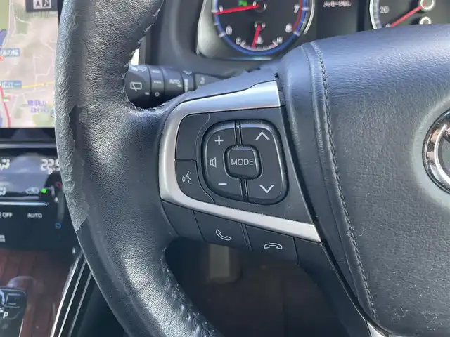 トヨタ ハリアー プレミアム 岡山県 2017(平29)年 9万km ホワイトパールクリスタルシャイン 登録時走行距離89922km/社外9インチフリップダウンモニター/４WD/ALPINE9インチナビ/フルセグTV(AM/FM/CD/DVD/Bluetooth)/バックカメラ/ドライブレコーダー/ビルトインETC/トヨタセーフティセンス/・レーダークルーズコントロール/・プリクラッシュセーフティ/・レーンディバーチャーアラート/・オートマチックハイビーム/コーナーセンサー/パワーバックドア/革巻きステアリング/MTモード付きAT/アイドリングストップ/18インチ純正アルミホイール/純正フロアマット