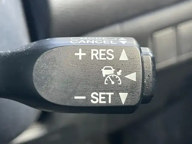 トヨタ ハリアー プレミアム 岡山県 2017(平29)年 9万km ホワイトパールクリスタルシャイン 登録時走行距離89922km/社外9インチフリップダウンモニター/４WD/ALPINE9インチナビ/フルセグTV(AM/FM/CD/DVD/Bluetooth)/バックカメラ/ドライブレコーダー/ビルトインETC/トヨタセーフティセンス/・レーダークルーズコントロール/・プリクラッシュセーフティ/・レーンディバーチャーアラート/・オートマチックハイビーム/コーナーセンサー/パワーバックドア/革巻きステアリング/MTモード付きAT/アイドリングストップ/18インチ純正アルミホイール/純正フロアマット