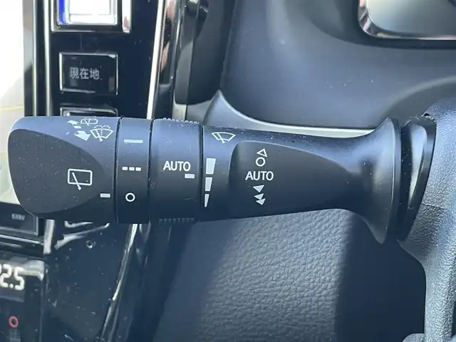 トヨタ ハリアー プレミアム 岡山県 2017(平29)年 9万km ホワイトパールクリスタルシャイン 登録時走行距離89922km/社外9インチフリップダウンモニター/４WD/ALPINE9インチナビ/フルセグTV(AM/FM/CD/DVD/Bluetooth)/バックカメラ/ドライブレコーダー/ビルトインETC/トヨタセーフティセンス/・レーダークルーズコントロール/・プリクラッシュセーフティ/・レーンディバーチャーアラート/・オートマチックハイビーム/コーナーセンサー/パワーバックドア/革巻きステアリング/MTモード付きAT/アイドリングストップ/18インチ純正アルミホイール/純正フロアマット