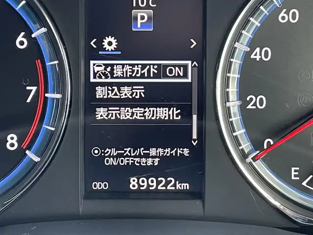 トヨタ ハリアー プレミアム 岡山県 2017(平29)年 9万km ホワイトパールクリスタルシャイン 登録時走行距離89922km/社外9インチフリップダウンモニター/４WD/ALPINE9インチナビ/フルセグTV(AM/FM/CD/DVD/Bluetooth)/バックカメラ/ドライブレコーダー/ビルトインETC/トヨタセーフティセンス/・レーダークルーズコントロール/・プリクラッシュセーフティ/・レーンディバーチャーアラート/・オートマチックハイビーム/コーナーセンサー/パワーバックドア/革巻きステアリング/MTモード付きAT/アイドリングストップ/18インチ純正アルミホイール/純正フロアマット