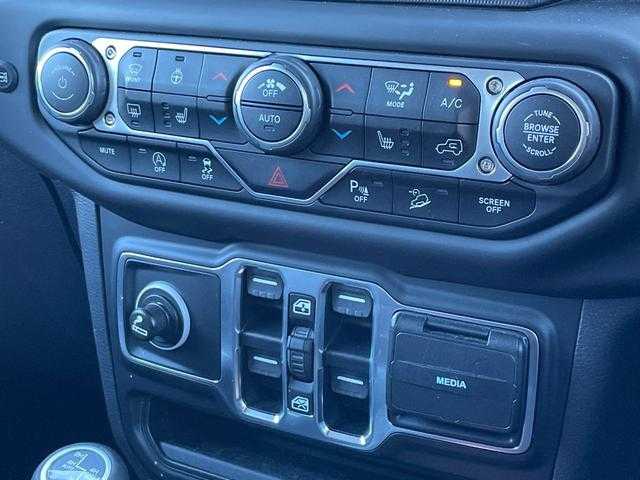 クライスラー・ジープ ジープ ラングラー アンリミテッド サハラ 埼玉県 2020(令2)年 4.3万km オレンジ 黒革シート　/純正ナビ　/フロント／サイド／バックカメラ　/フルセグＴＶ　/ＡｐｐｌｅＣａｒＰｌａｙ　/シートヒーター　/ステアリングヒーター　/ＬＥＤヘッドライト　/ＡＣＣ　/ＥＴＣ　/ドライブレコーダー