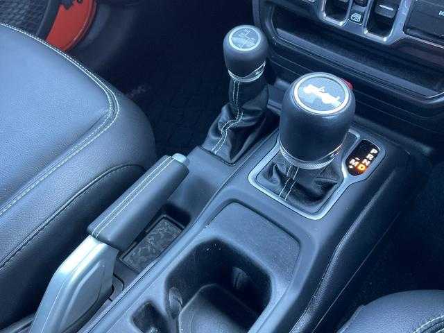 クライスラー・ジープ ジープ ラングラー アンリミテッド サハラ 埼玉県 2020(令2)年 4.3万km オレンジ 黒革シート　/純正ナビ　/フロント／サイド／バックカメラ　/フルセグＴＶ　/ＡｐｐｌｅＣａｒＰｌａｙ　/シートヒーター　/ステアリングヒーター　/ＬＥＤヘッドライト　/ＡＣＣ　/ＥＴＣ　/ドライブレコーダー