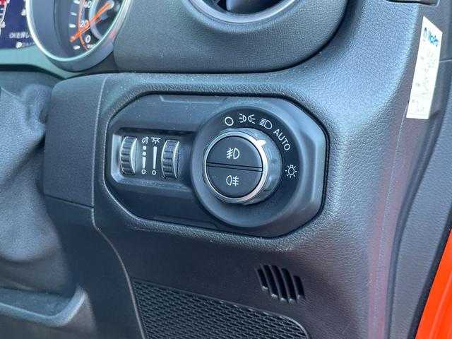 クライスラー・ジープ ジープ ラングラー アンリミテッド サハラ 埼玉県 2020(令2)年 4.3万km オレンジ 黒革シート　/純正ナビ　/フロント／サイド／バックカメラ　/フルセグＴＶ　/ＡｐｐｌｅＣａｒＰｌａｙ　/シートヒーター　/ステアリングヒーター　/ＬＥＤヘッドライト　/ＡＣＣ　/ＥＴＣ　/ドライブレコーダー