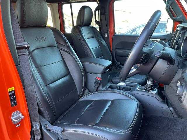 クライスラー・ジープ ジープ ラングラー アンリミテッド サハラ 埼玉県 2020(令2)年 4.3万km オレンジ 黒革シート　/純正ナビ　/フロント／サイド／バックカメラ　/フルセグＴＶ　/ＡｐｐｌｅＣａｒＰｌａｙ　/シートヒーター　/ステアリングヒーター　/ＬＥＤヘッドライト　/ＡＣＣ　/ＥＴＣ　/ドライブレコーダー