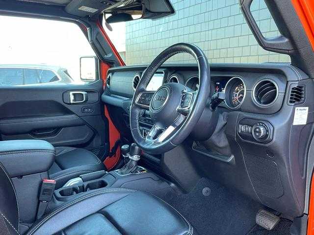 クライスラー・ジープ ジープ ラングラー アンリミテッド サハラ 埼玉県 2020(令2)年 4.3万km オレンジ 黒革シート　/純正ナビ　/フロント／サイド／バックカメラ　/フルセグＴＶ　/ＡｐｐｌｅＣａｒＰｌａｙ　/シートヒーター　/ステアリングヒーター　/ＬＥＤヘッドライト　/ＡＣＣ　/ＥＴＣ　/ドライブレコーダー