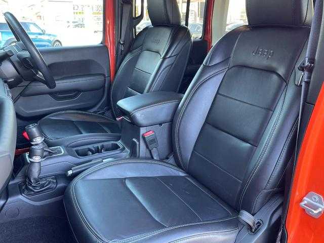 クライスラー・ジープ ジープ ラングラー アンリミテッド サハラ 埼玉県 2020(令2)年 4.3万km オレンジ 黒革シート　/純正ナビ　/フロント／サイド／バックカメラ　/フルセグＴＶ　/ＡｐｐｌｅＣａｒＰｌａｙ　/シートヒーター　/ステアリングヒーター　/ＬＥＤヘッドライト　/ＡＣＣ　/ＥＴＣ　/ドライブレコーダー