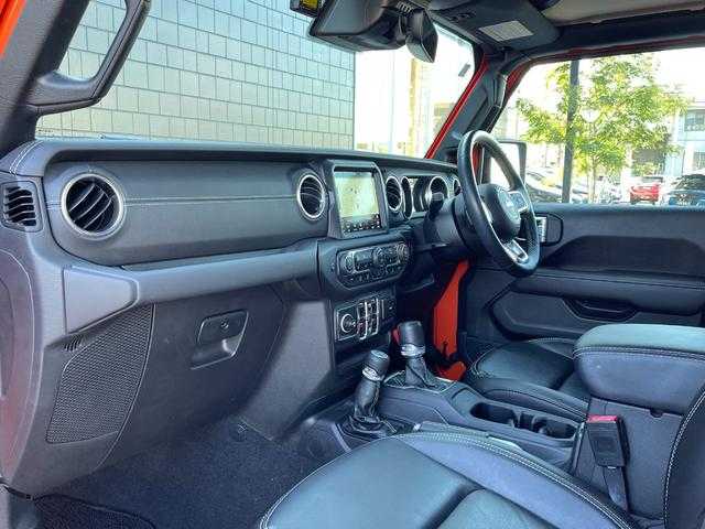 クライスラー・ジープ ジープ ラングラー アンリミテッド サハラ 埼玉県 2020(令2)年 4.3万km オレンジ 黒革シート　/純正ナビ　/フロント／サイド／バックカメラ　/フルセグＴＶ　/ＡｐｐｌｅＣａｒＰｌａｙ　/シートヒーター　/ステアリングヒーター　/ＬＥＤヘッドライト　/ＡＣＣ　/ＥＴＣ　/ドライブレコーダー