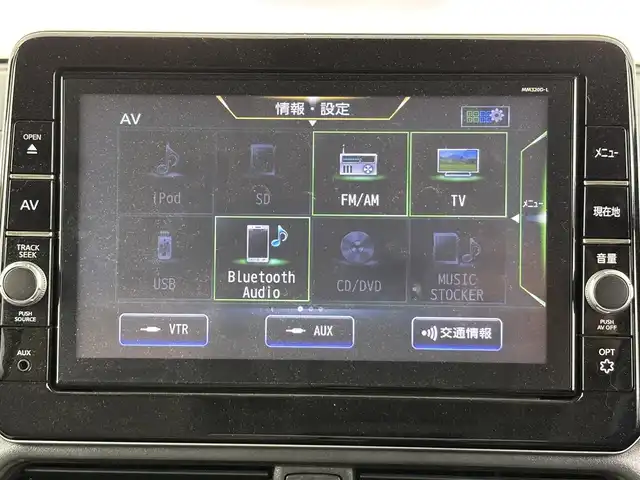 日産 ルークス X 埼玉県 2021(令3)年 1.4万km フローズンバニラパール 純正ナビ（フルセグ／Ｂｌｕｅｔｏｏｔｈ／ＡＭ／ＦＭ）　/全方位カメラ　/片側パワースライドドア　/コーナーセンサー　/ドライブレコーダー　/プッシュスタート　/スマートキー　/スペアキー