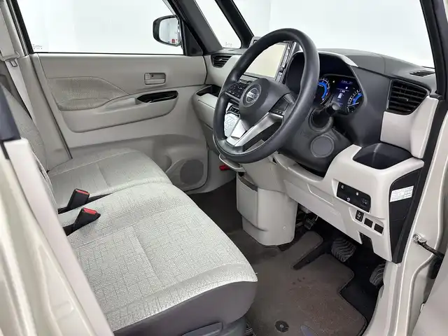 日産 ルークス X 埼玉県 2021(令3)年 1.4万km フローズンバニラパール 純正ナビ（フルセグ／Ｂｌｕｅｔｏｏｔｈ／ＡＭ／ＦＭ）　/全方位カメラ　/片側パワースライドドア　/コーナーセンサー　/ドライブレコーダー　/プッシュスタート　/スマートキー　/スペアキー