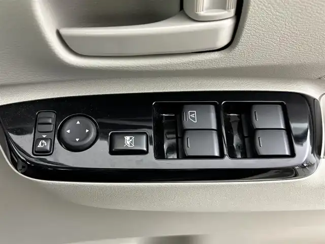 日産 ルークス X 埼玉県 2021(令3)年 1.4万km フローズンバニラパール 純正ナビ（フルセグ／Ｂｌｕｅｔｏｏｔｈ／ＡＭ／ＦＭ）　/全方位カメラ　/片側パワースライドドア　/コーナーセンサー　/ドライブレコーダー　/プッシュスタート　/スマートキー　/スペアキー