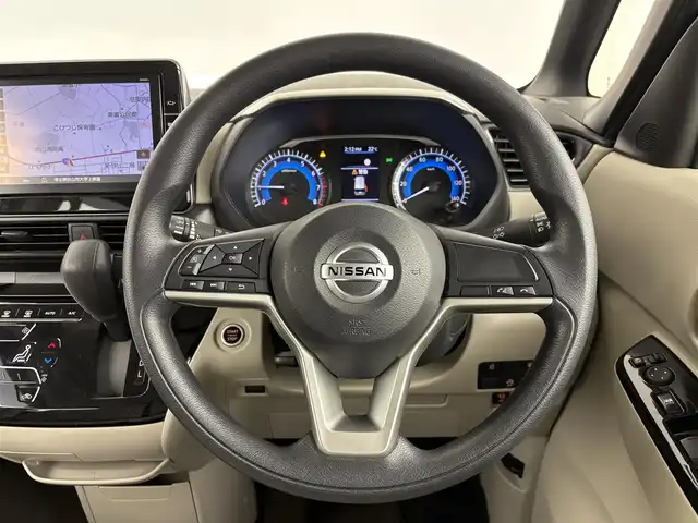 日産 ルークス X 埼玉県 2021(令3)年 1.4万km フローズンバニラパール 純正ナビ（フルセグ／Ｂｌｕｅｔｏｏｔｈ／ＡＭ／ＦＭ）　/全方位カメラ　/片側パワースライドドア　/コーナーセンサー　/ドライブレコーダー　/プッシュスタート　/スマートキー　/スペアキー