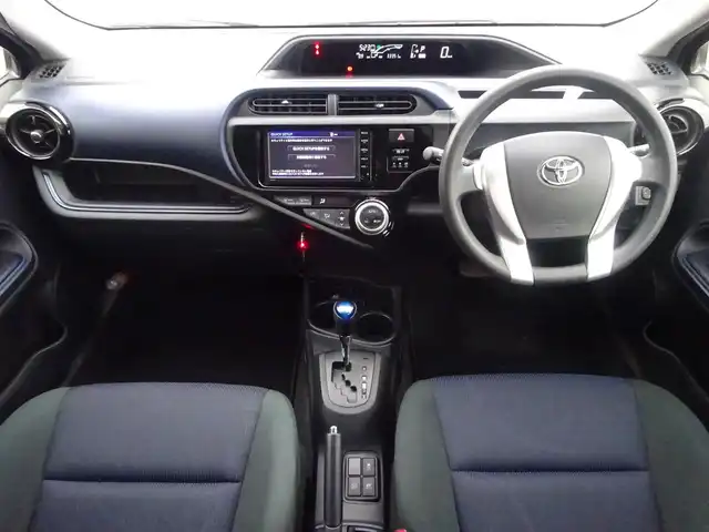トヨタ アクア S 静岡県 2015(平27)年 3.4万km シルバーM 純正SDナビ:NSCP-W64/（CD/ワンセグTV/AM/FM/BT）/前方ドライブレコーダー（ユピテルDRY-mini1X）/フロントフォグ/オートライト/プッシュスタート/スマートキー/純正フロアマット/ドアバイザー