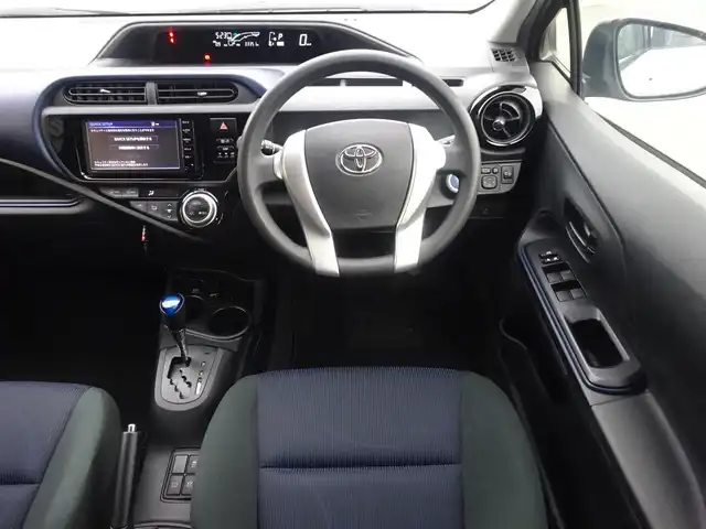 トヨタ アクア S 静岡県 2015(平27)年 3.4万km シルバーM 純正SDナビ:NSCP-W64/（CD/ワンセグTV/AM/FM/BT）/前方ドライブレコーダー（ユピテルDRY-mini1X）/フロントフォグ/オートライト/プッシュスタート/スマートキー/純正フロアマット/ドアバイザー
