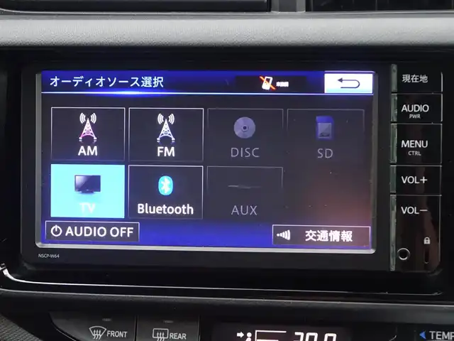 トヨタ アクア S 静岡県 2015(平27)年 3.4万km シルバーM 純正SDナビ:NSCP-W64/（CD/ワンセグTV/AM/FM/BT）/前方ドライブレコーダー（ユピテルDRY-mini1X）/フロントフォグ/オートライト/プッシュスタート/スマートキー/純正フロアマット/ドアバイザー