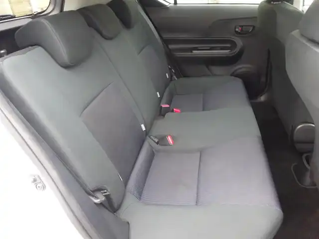トヨタ アクア S 静岡県 2015(平27)年 3.4万km シルバーM 純正SDナビ:NSCP-W64/（CD/ワンセグTV/AM/FM/BT）/前方ドライブレコーダー（ユピテルDRY-mini1X）/フロントフォグ/オートライト/プッシュスタート/スマートキー/純正フロアマット/ドアバイザー