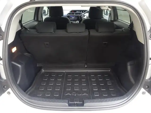 トヨタ アクア S 静岡県 2015(平27)年 3.4万km シルバーM 純正SDナビ:NSCP-W64/（CD/ワンセグTV/AM/FM/BT）/前方ドライブレコーダー（ユピテルDRY-mini1X）/フロントフォグ/オートライト/プッシュスタート/スマートキー/純正フロアマット/ドアバイザー