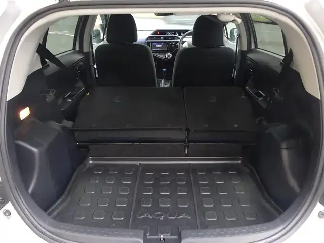 トヨタ アクア S 静岡県 2015(平27)年 3.4万km シルバーM 純正SDナビ:NSCP-W64/（CD/ワンセグTV/AM/FM/BT）/前方ドライブレコーダー（ユピテルDRY-mini1X）/フロントフォグ/オートライト/プッシュスタート/スマートキー/純正フロアマット/ドアバイザー