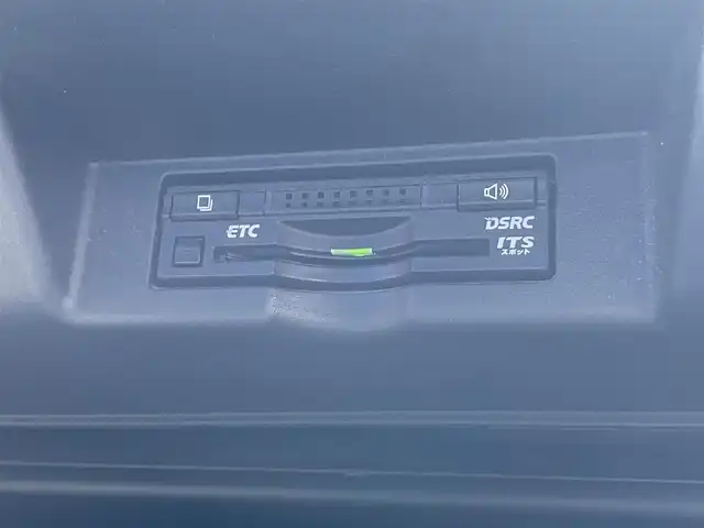 トヨタ ハリアー ハイブリッド プレミアム 岡山県 2015(平27)年 10.5万km ホワイトパールクリスタルシャイン 登録時走行距離104342km/サンルーフ/Toyota Safety Sense P/・プリクラッシュセーフティシステム/・レーンディパーチャーアラート/・オートマチックハイビーム/・レーダークルーズコントロール/純正SDナビ/(AM/FM/DISC/SD/TV/BT)/バックカメラ/パワーシート/電動リアゲート/ビルトインETC/スタートキー×1/スペアキー×1/スマートキー/プッシュスタート/純正１８インチアルミホイール