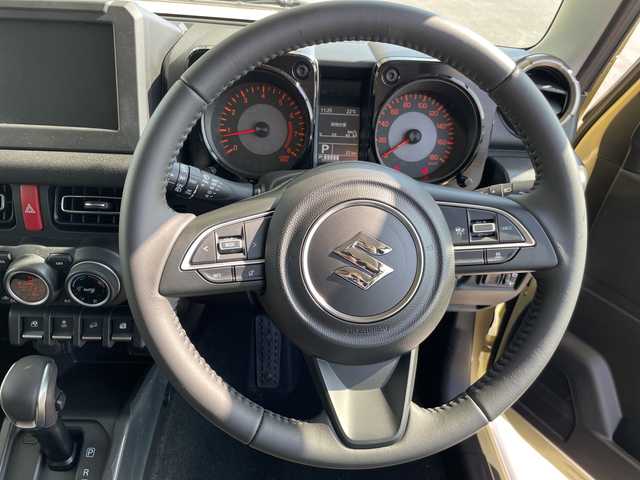 スズキ ジムニー ノマド FC 愛知県 2025(令7)年 0.1千km ベージュⅡ 登録済未使用車/スズキセーフティサポート/レーダークルーズコントロール/シートヒーター/純正アルミホイール/４ＷＤ/LEDヘッドライト/レーンキープアシスト/ダウンヒルアシストコントロール/衝突軽減システム/スマートキー/ステアリングスイッチ/プッシュスタート