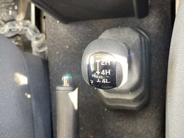 スズキ ジムニー ノマド FC 愛知県 2025(令7)年 0.1千km ベージュⅡ 登録済未使用車/スズキセーフティサポート/レーダークルーズコントロール/シートヒーター/純正アルミホイール/４ＷＤ/LEDヘッドライト/レーンキープアシスト/ダウンヒルアシストコントロール/衝突軽減システム/スマートキー/ステアリングスイッチ/プッシュスタート