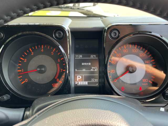 スズキ ジムニー ノマド FC 愛知県 2025(令7)年 0.1千km ベージュⅡ 登録済未使用車/スズキセーフティサポート/レーダークルーズコントロール/シートヒーター/純正アルミホイール/４ＷＤ/LEDヘッドライト/レーンキープアシスト/ダウンヒルアシストコントロール/衝突軽減システム/スマートキー/ステアリングスイッチ/プッシュスタート