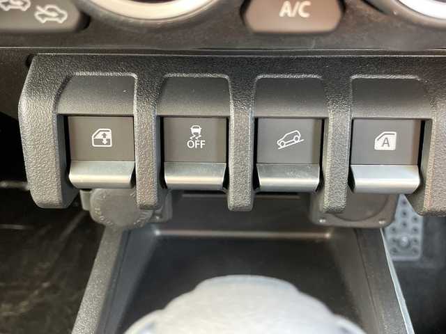 スズキ ジムニー ノマド FC 愛知県 2025(令7)年 0.1千km ベージュⅡ 登録済未使用車/スズキセーフティサポート/レーダークルーズコントロール/シートヒーター/純正アルミホイール/４ＷＤ/LEDヘッドライト/レーンキープアシスト/ダウンヒルアシストコントロール/衝突軽減システム/スマートキー/ステアリングスイッチ/プッシュスタート