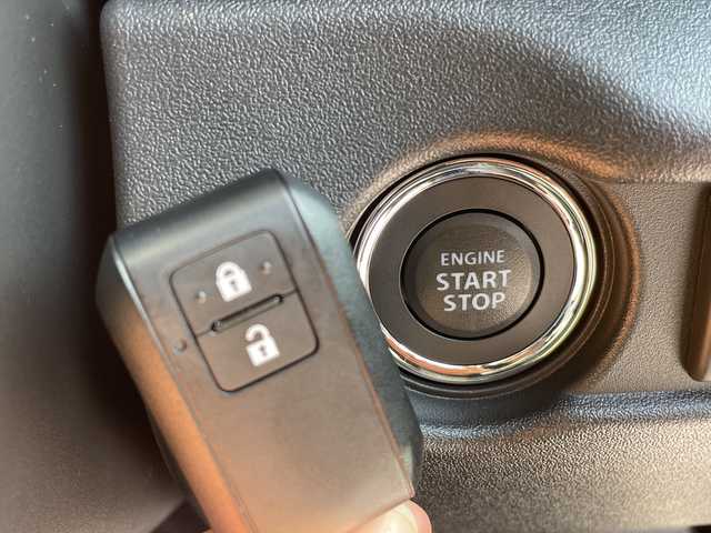 スズキ ジムニー ノマド FC 愛知県 2025(令7)年 0.1千km ベージュⅡ 登録済未使用車/スズキセーフティサポート/レーダークルーズコントロール/シートヒーター/純正アルミホイール/４ＷＤ/LEDヘッドライト/レーンキープアシスト/ダウンヒルアシストコントロール/衝突軽減システム/スマートキー/ステアリングスイッチ/プッシュスタート