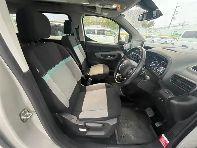 シトロエン ベルランゴ デビューエディション 兵庫県 2020(令2)年 8.2万km サーブル ディスプレイオーディオ/アップルカーペイ/グーグルプレイ/純正アルミホイール/ルーフレーン/スカイルーフ/ドライブレコーダー/バックカメラ/BSM/コーナーセンサー/パドルシフト/電動格納ミラー/ステアリングスイッチ/フロアマット/スマートキー/保証書/取扱説明書