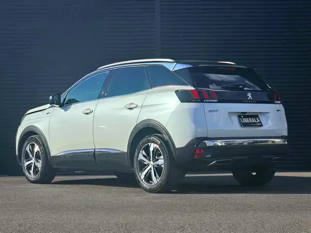 プジョー ３００８ GT ブルー HDi 山梨県 2019(令1)年 7.4万km BLANC NACRE ・サンルーフ/・メーカー８インチディスプレイオーディオ/Bluetooth/AppleCarplay/ラジオ/・バック・サイドカメラ/・置くだけ充電/・インテリジェントハイビーム/・レーンキープアシスト/・パーキングセンサー/・ブラインドスポットモニター/・オートLEDライト/・追従走行付きクルーズコントロール/・パドルシフト/・電動リアゲート/・電動パーキングブレーキ/・レザーシート/・運転席パワーシート/シートメモリー/・マッサージ機能付きシート/・前席シートヒーター/・ETC/・前後ドラレコ/・純正アルミホイール