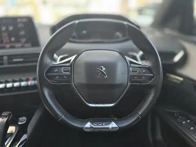 プジョー ３００８ GT ブルー HDi 山梨県 2019(令1)年 7.4万km BLANC NACRE ・サンルーフ/・メーカー８インチディスプレイオーディオ/Bluetooth/AppleCarplay/ラジオ/・バック・サイドカメラ/・置くだけ充電/・インテリジェントハイビーム/・レーンキープアシスト/・パーキングセンサー/・ブラインドスポットモニター/・オートLEDライト/・追従走行付きクルーズコントロール/・パドルシフト/・電動リアゲート/・電動パーキングブレーキ/・レザーシート/・運転席パワーシート/シートメモリー/・マッサージ機能付きシート/・前席シートヒーター/・ETC/・前後ドラレコ/・純正アルミホイール