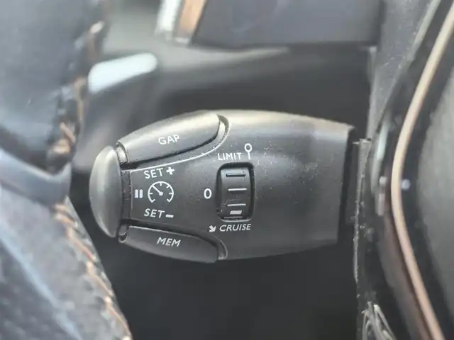 プジョー ３００８ GT ブルー HDi 山梨県 2019(令1)年 7.4万km BLANC NACRE ・サンルーフ/・メーカー８インチディスプレイオーディオ/Bluetooth/AppleCarplay/ラジオ/・バック・サイドカメラ/・置くだけ充電/・インテリジェントハイビーム/・レーンキープアシスト/・パーキングセンサー/・ブラインドスポットモニター/・オートLEDライト/・追従走行付きクルーズコントロール/・パドルシフト/・電動リアゲート/・電動パーキングブレーキ/・レザーシート/・運転席パワーシート/シートメモリー/・マッサージ機能付きシート/・前席シートヒーター/・ETC/・前後ドラレコ/・純正アルミホイール