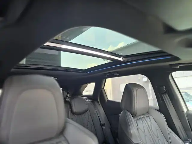プジョー ３００８ GT ブルー HDi 山梨県 2019(令1)年 7.4万km BLANC NACRE ・サンルーフ/・メーカー８インチディスプレイオーディオ/Bluetooth/AppleCarplay/ラジオ/・バック・サイドカメラ/・置くだけ充電/・インテリジェントハイビーム/・レーンキープアシスト/・パーキングセンサー/・ブラインドスポットモニター/・オートLEDライト/・追従走行付きクルーズコントロール/・パドルシフト/・電動リアゲート/・電動パーキングブレーキ/・レザーシート/・運転席パワーシート/シートメモリー/・マッサージ機能付きシート/・前席シートヒーター/・ETC/・前後ドラレコ/・純正アルミホイール