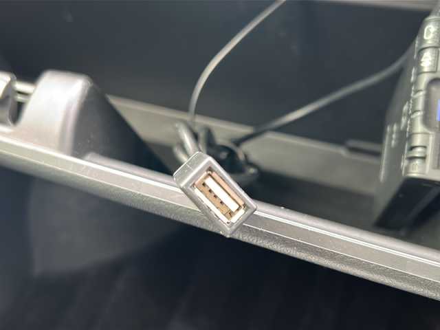 スズキ ソリオ バンディット HV MV Dカメラ ブレーキS 山形県 2016(平28)年 11.7万km ファーベントレッド/スーパーブラックパール ４WD/社外メモリーナビ/（CD・DVD・フルセグ・Bluetooth）/片側パワースライドドア/クルーズコントロール/前席シートヒーター/アイドリングストップ/衝突軽減システム/横滑り防止/レーンキープアシスト/ステアリングスイッチ/LEDヘッドライト/ETC/純正１５インチAWサマータイヤ積載/１６５/６５R１５ ６mm/純正フロアマット/スマートキー/プッシュスタート/スペアキー1本/ウィンカーミラー