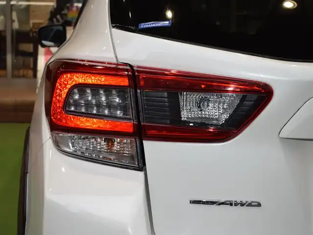スバル ＸＶ ハイブリッド アドバンス 神奈川県 2022(令4)年 1.5万km クリスタルホワイトP ワンオーナー/純正メモリーナビ（DVD/CD/BD/BT/USB/HDMI/SD/スマホ連携）/フルセグTV/フロント・サイド・バックカメラ/アイサイト/・先行車発進お知らせ/・レーンキープアシスト＋中央維持/・レーダークルーズコントロール/・後退速度リミッター/ブランドスポットミラー/バックセンサー/前席パワーシート/パドルシフト/ステアリングスイッチ/サイドエアバック＆歩行者保護エアバック/純正フロアマット/ETC2.0/ルーフレール/スマートキー　2本/保証書/取扱説明書