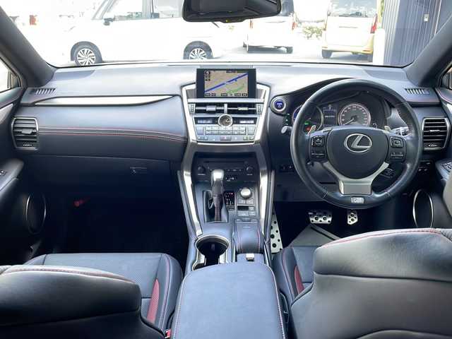 レクサス ＮＸ 300h Fスポーツ 大阪府 2017(平29)年 4.6万km ホワイトノーヴァガラスフレーク サンルーフ/純正18インチアルミホイール/パワーバックドア/バックカメラ/フルセグテレビ/CD/DVD/AM/FM/DVD/AUX/ETC2.0/レーダークルーズコントロール/レザーシート/・シートヒーター（運転席/助手席）/・エアーシート（運転席/助手席）/・パワーシート（運転席/助手席）/革巻きステアリング/ステアリングスイッチ