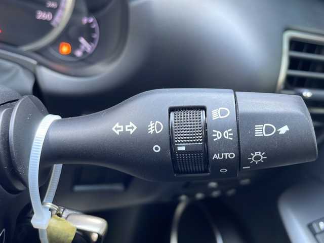 レクサス ＮＸ 300h Fスポーツ 大阪府 2017(平29)年 4.6万km ホワイトノーヴァガラスフレーク サンルーフ/純正18インチアルミホイール/パワーバックドア/バックカメラ/フルセグテレビ/CD/DVD/AM/FM/DVD/AUX/ETC2.0/レーダークルーズコントロール/レザーシート/・シートヒーター（運転席/助手席）/・エアーシート（運転席/助手席）/・パワーシート（運転席/助手席）/革巻きステアリング/ステアリングスイッチ