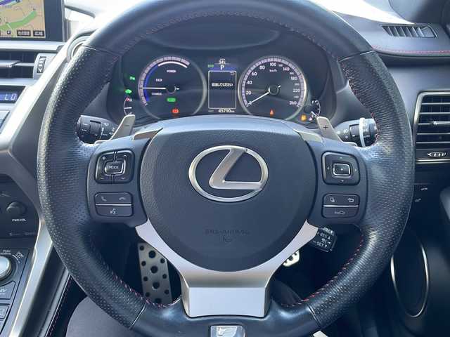レクサス ＮＸ 300h Fスポーツ 大阪府 2017(平29)年 4.6万km ホワイトノーヴァガラスフレーク サンルーフ/純正18インチアルミホイール/パワーバックドア/バックカメラ/フルセグテレビ/CD/DVD/AM/FM/DVD/AUX/ETC2.0/レーダークルーズコントロール/レザーシート/・シートヒーター（運転席/助手席）/・エアーシート（運転席/助手席）/・パワーシート（運転席/助手席）/革巻きステアリング/ステアリングスイッチ