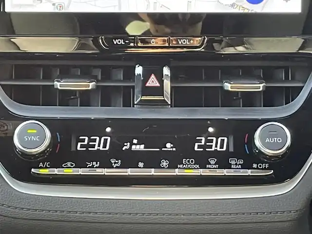 トヨタ カローラ クロス ハイブリッド Z 熊本県 2024(令6)年 3.5万km プラチナホワイトパールマイカ ワンオーナー/プッシュスタート/純正ナビ/全方位カメラ/ビルトインETC/純正18インチAW/レーダークルーズ/ハーフレザーシート/右前席パワーシート/前席シートヒーター/ステアリングヒーター/ブラインドスポットモニター/パワーバックドア/ルーフレール/LEDヘッドライト/オートライト/フォグライト/前後コーナーセンサー/横滑り防止装置/ウィンカーミラー/純正フロアマット/純正ドアバイザー/新車保証書/取扱説明書