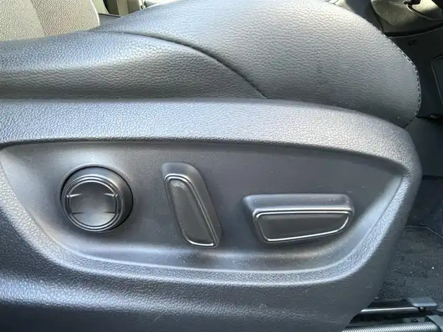 トヨタ カローラ クロス ハイブリッド Z 熊本県 2024(令6)年 3.5万km プラチナホワイトパールマイカ ワンオーナー/プッシュスタート/純正ナビ/全方位カメラ/ビルトインETC/純正18インチAW/レーダークルーズ/ハーフレザーシート/右前席パワーシート/前席シートヒーター/ステアリングヒーター/ブラインドスポットモニター/パワーバックドア/ルーフレール/LEDヘッドライト/オートライト/フォグライト/前後コーナーセンサー/横滑り防止装置/ウィンカーミラー/純正フロアマット/純正ドアバイザー/新車保証書/取扱説明書