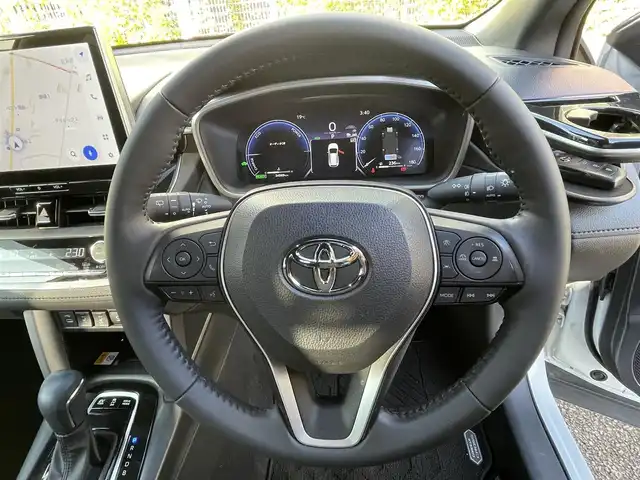 トヨタ カローラ クロス ハイブリッド Z 熊本県 2024(令6)年 3.5万km プラチナホワイトパールマイカ ワンオーナー/プッシュスタート/純正ナビ/全方位カメラ/ビルトインETC/純正18インチAW/レーダークルーズ/ハーフレザーシート/右前席パワーシート/前席シートヒーター/ステアリングヒーター/ブラインドスポットモニター/パワーバックドア/ルーフレール/LEDヘッドライト/オートライト/フォグライト/前後コーナーセンサー/横滑り防止装置/ウィンカーミラー/純正フロアマット/純正ドアバイザー/新車保証書/取扱説明書