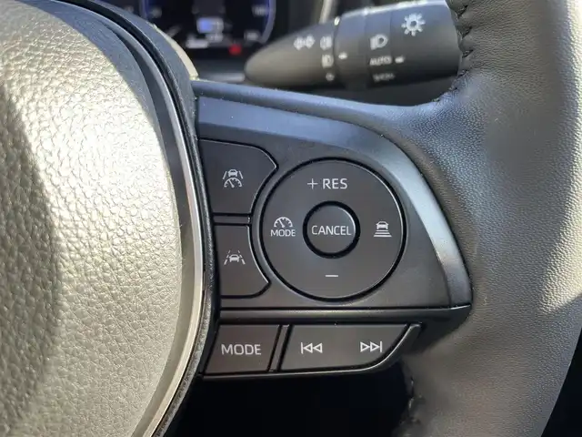 トヨタ カローラ クロス ハイブリッド Z 熊本県 2024(令6)年 3.5万km プラチナホワイトパールマイカ ワンオーナー/プッシュスタート/純正ナビ/全方位カメラ/ビルトインETC/純正18インチAW/レーダークルーズ/ハーフレザーシート/右前席パワーシート/前席シートヒーター/ステアリングヒーター/ブラインドスポットモニター/パワーバックドア/ルーフレール/LEDヘッドライト/オートライト/フォグライト/前後コーナーセンサー/横滑り防止装置/ウィンカーミラー/純正フロアマット/純正ドアバイザー/新車保証書/取扱説明書