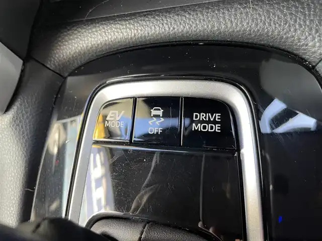 トヨタ カローラ クロス ハイブリッド Z 熊本県 2024(令6)年 3.5万km プラチナホワイトパールマイカ ワンオーナー/プッシュスタート/純正ナビ/全方位カメラ/ビルトインETC/純正18インチAW/レーダークルーズ/ハーフレザーシート/右前席パワーシート/前席シートヒーター/ステアリングヒーター/ブラインドスポットモニター/パワーバックドア/ルーフレール/LEDヘッドライト/オートライト/フォグライト/前後コーナーセンサー/横滑り防止装置/ウィンカーミラー/純正フロアマット/純正ドアバイザー/新車保証書/取扱説明書