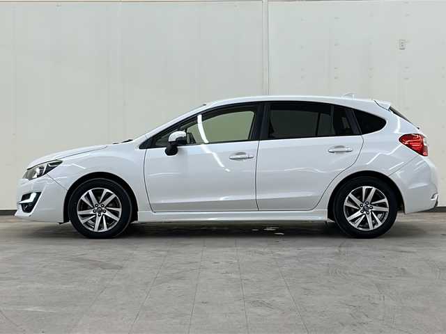 スバル インプレッサ スポーツ 1．6i－S アイサイト 道央・札幌 2016(平28)年 13.2万km クリスタルホワイトP /4WD//ワンオーナー車//純正SDナビ：CN-LR710D/（CD/DVD/BT/SD/ラジオ/フルセグ）//バックカメラ//衝突被害軽減システム//アイドリングストップ//レーンキープアシスト//横滑り防止装置//ETC//レーダークルーズコントロール//キセノンヘッドライト//オートライト//フォグライト//ダブル＋サイドエアバッグ//カーテンエアバッグ//エンジンプッシュスタートボタン//純正16インチAW//純正フロアマット//スマートキー//スペアキー